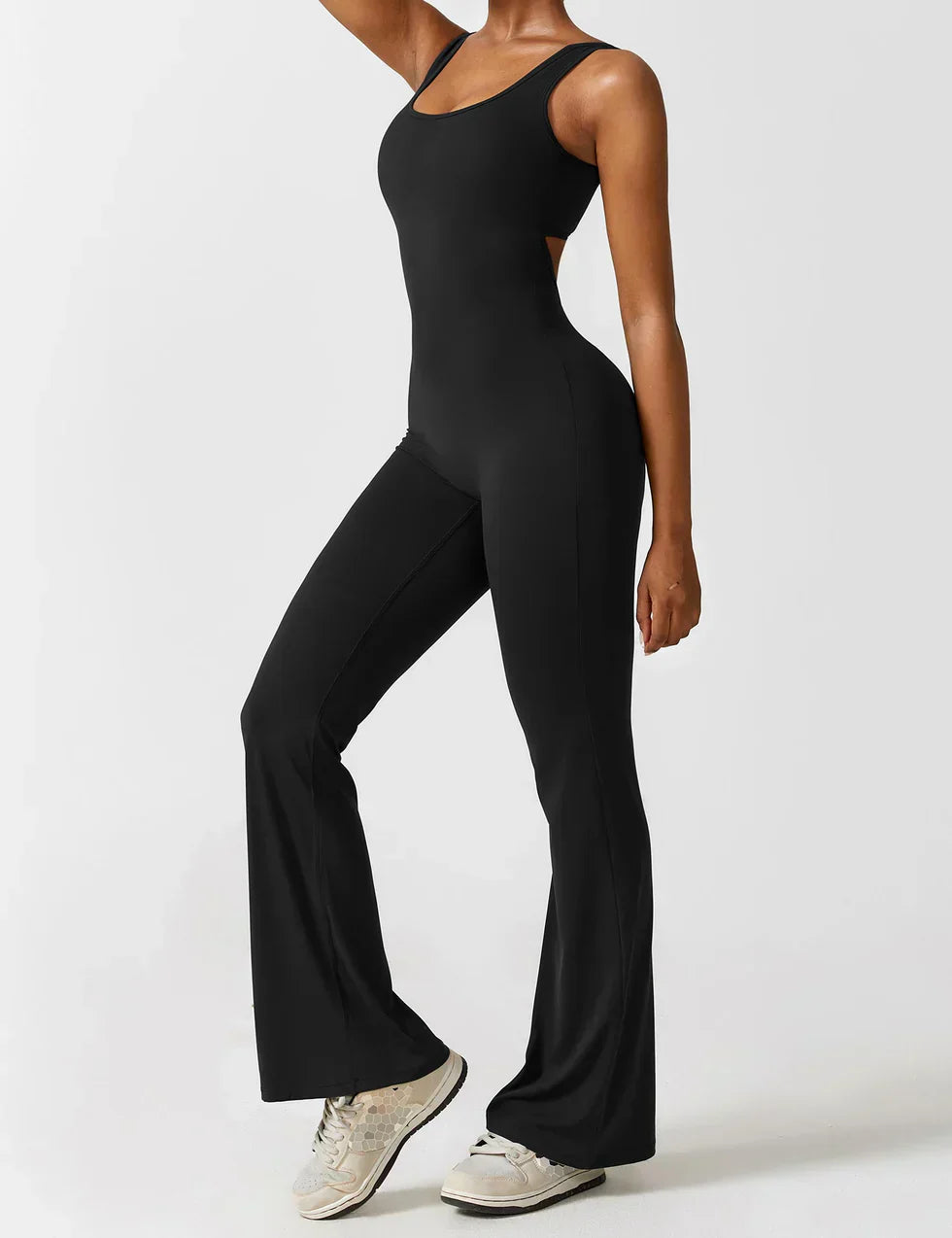 OMNIYA™ | Tuta Flared con V-Scollo