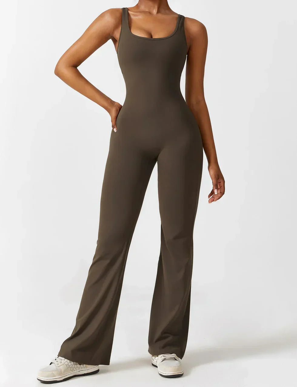 OMNIYA™ | Tuta Flared con V-Scollo
