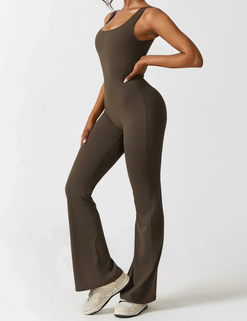 OMNIYA™ | Tuta Flared con V-Scollo