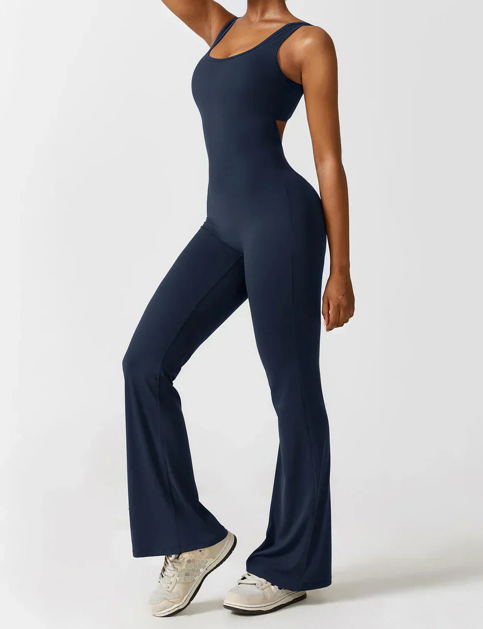 OMNIYA™ | Tuta Flared con V-Scollo