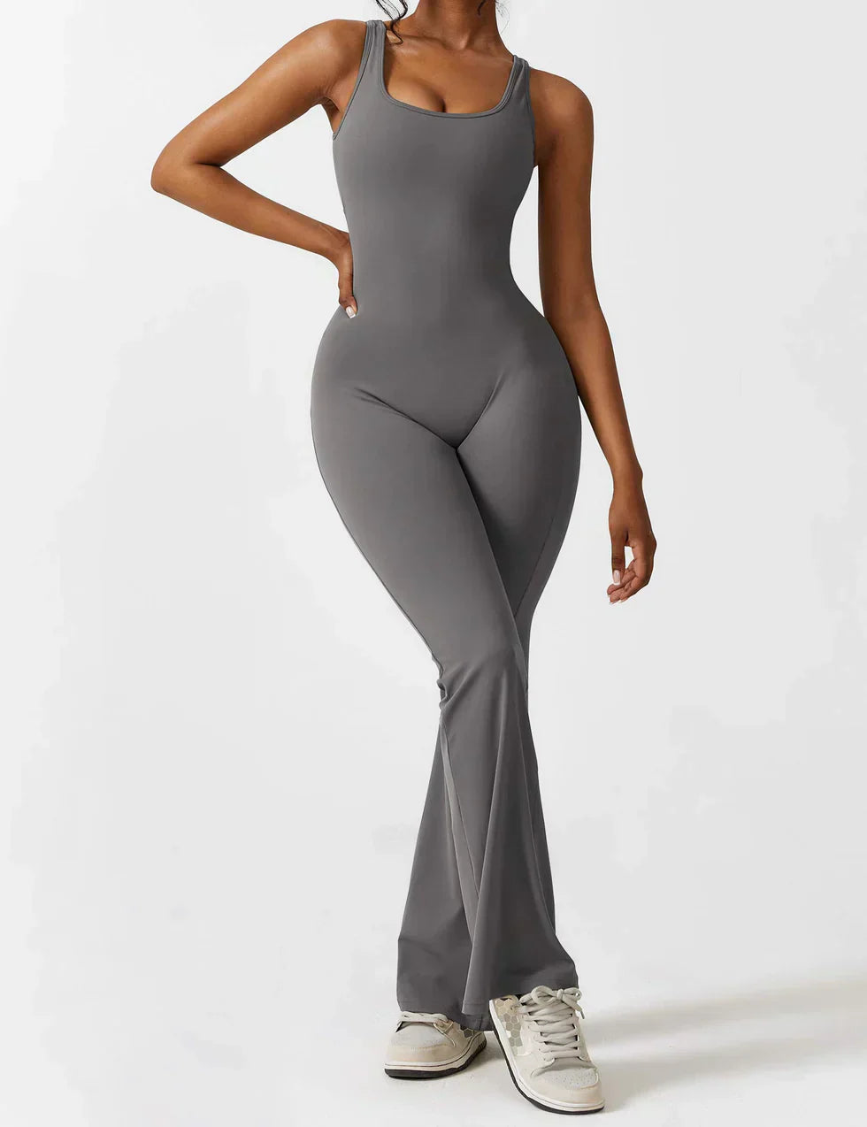 OMNIYA™ | Tuta Flared con V-Scollo