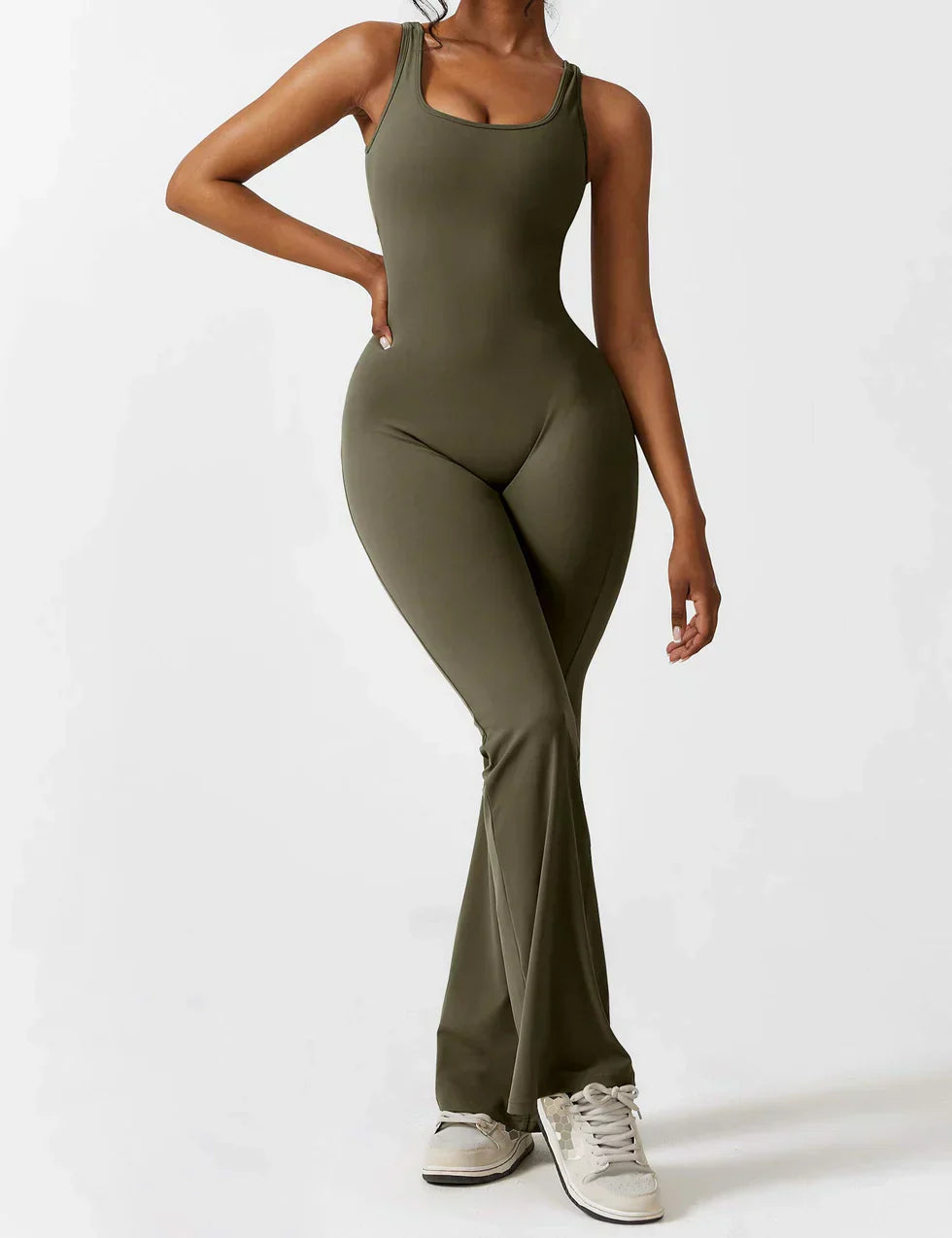 OMNIYA™ | Tuta Flared con V-Scollo