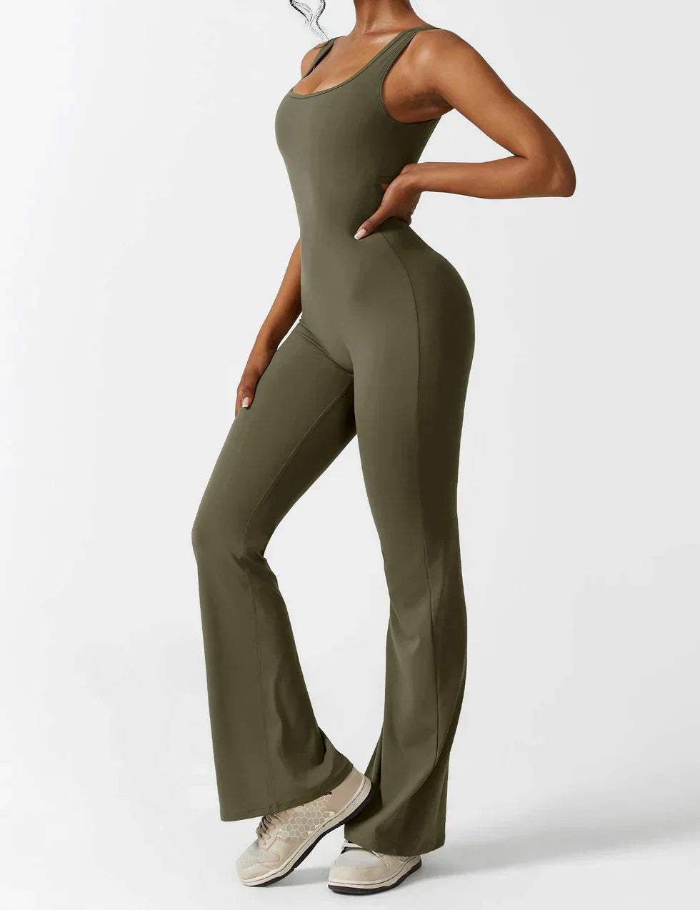OMNIYA™ | Tuta Flared con V-Scollo