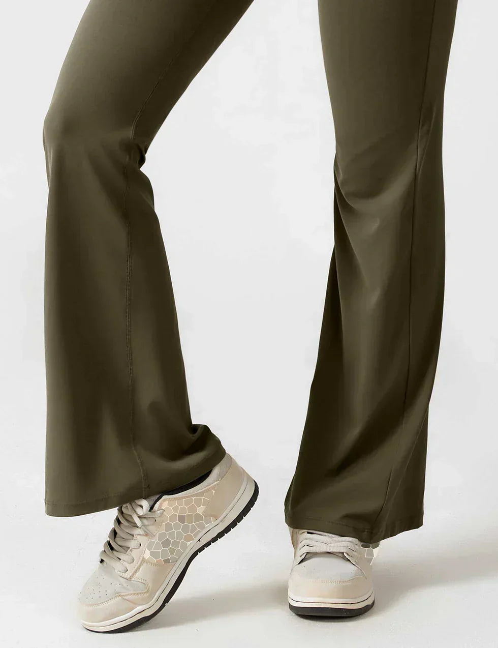 OMNIYA™ | Tuta Flared con V-Scollo