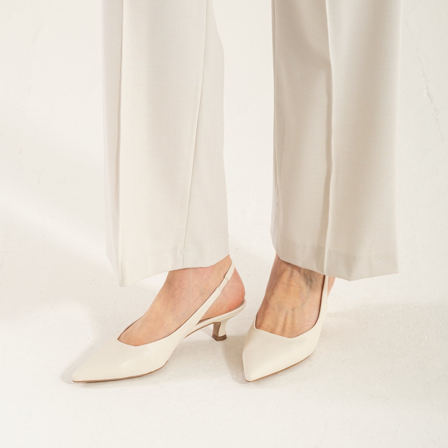 OMNIYA™ | Scarpe con Tacco Basso Bianche