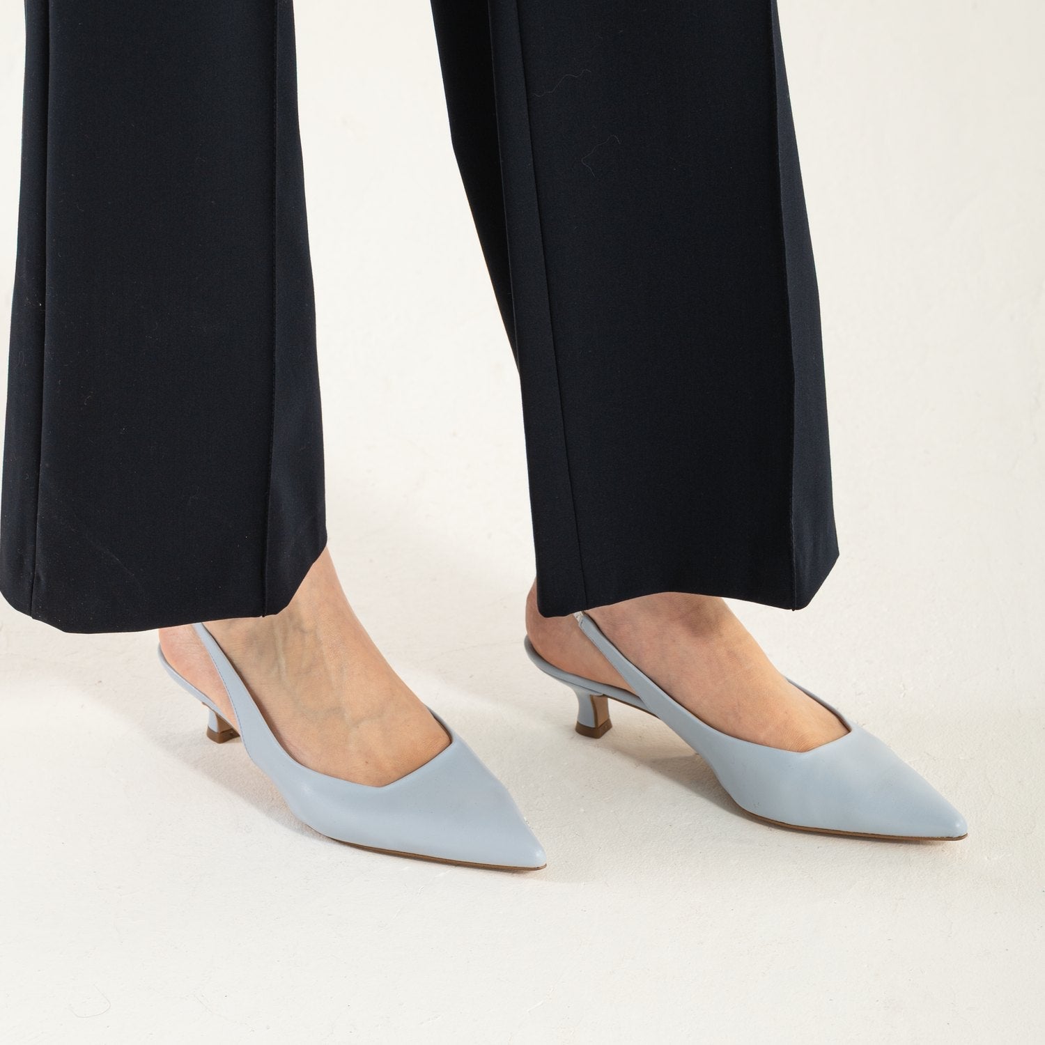 OMNIYA™ | Scarpe con Tacco Basso Celeste
