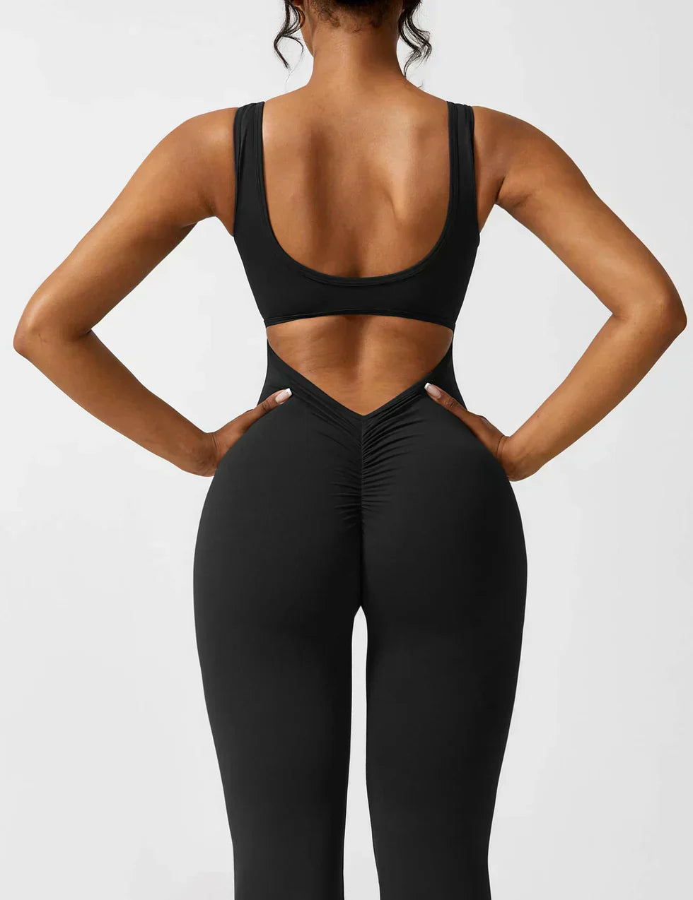 OMNIYA™ | Tuta Flared con V-Scollo