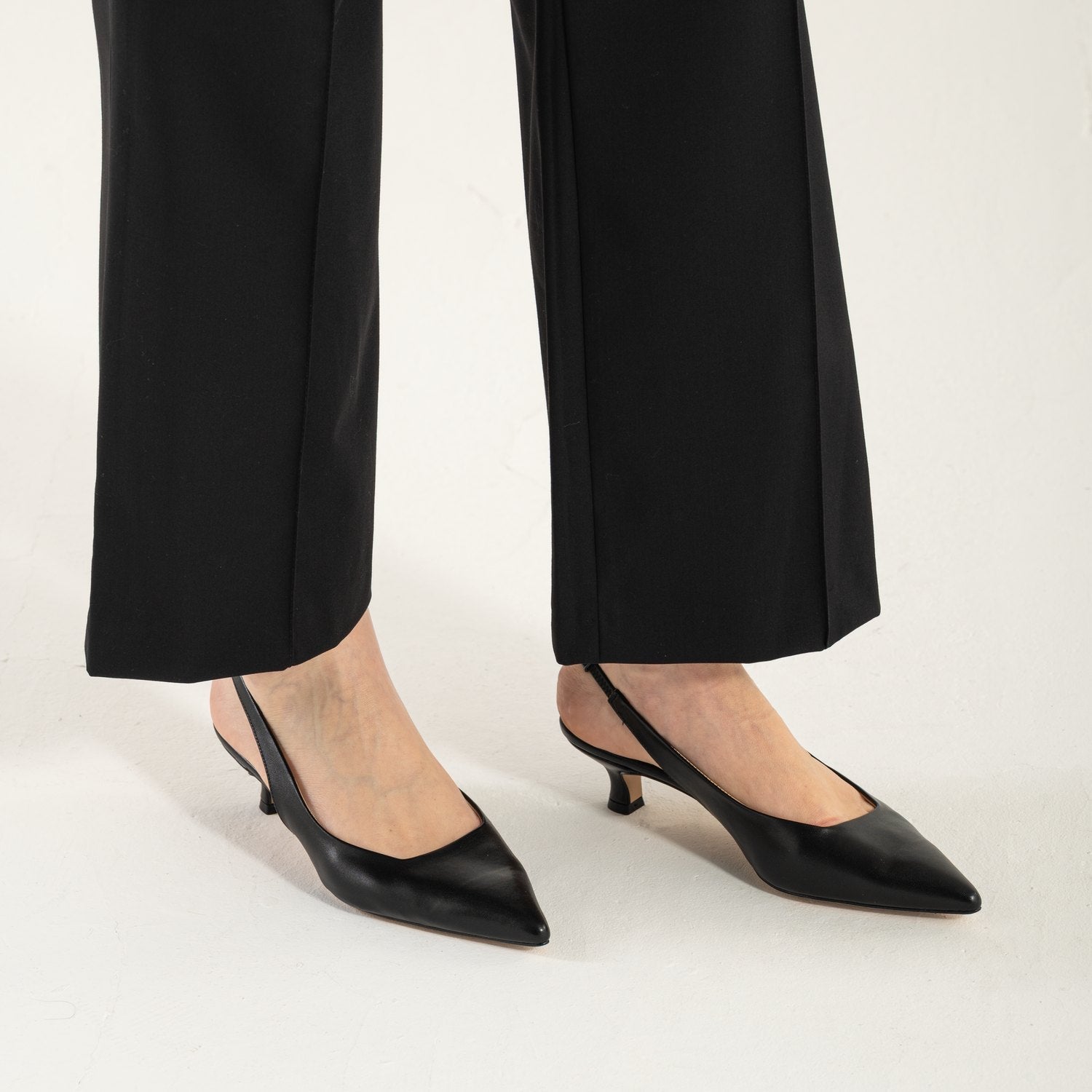 OMNIYA™ | Scarpe con Tacco Basso Nere