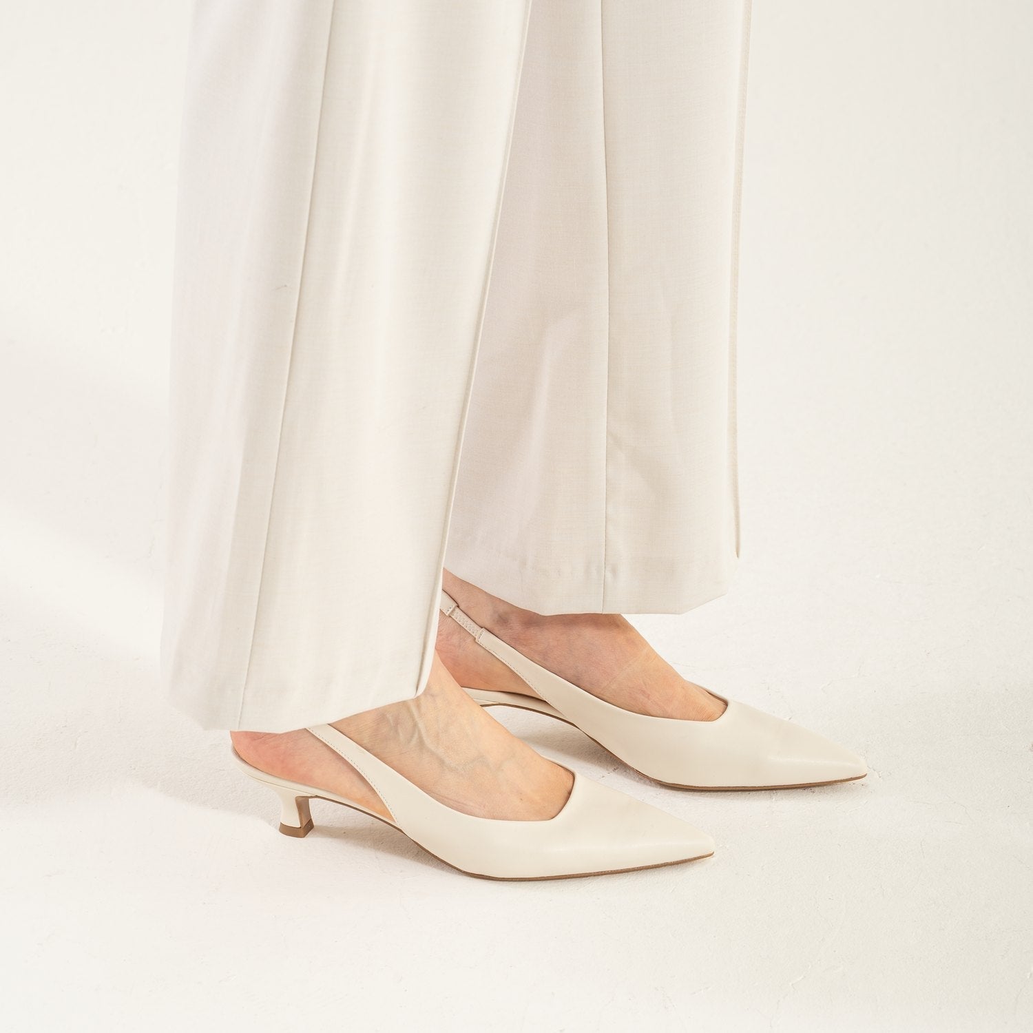 OMNIYA™ | Scarpe con Tacco Basso Bianche