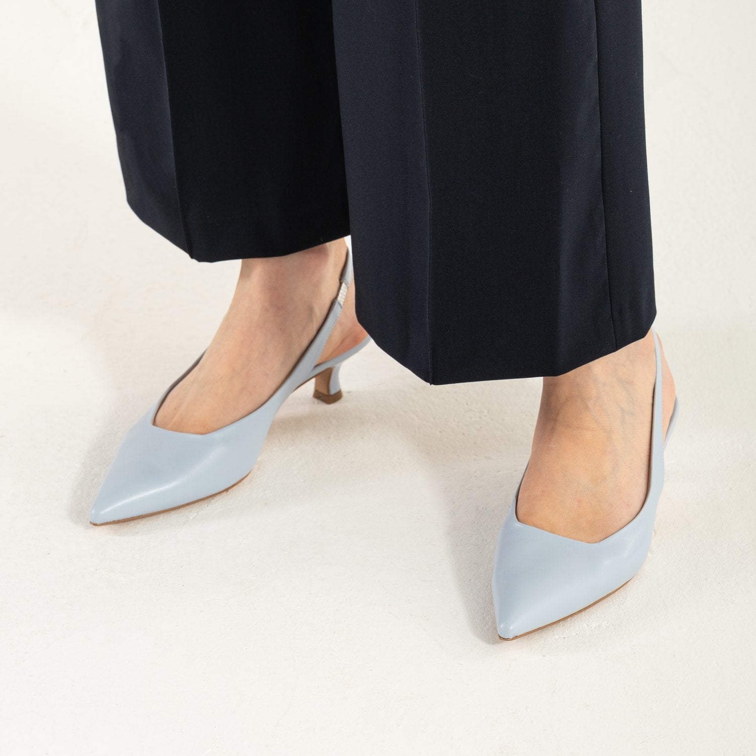 OMNIYA™ | Scarpe con Tacco Basso Celeste